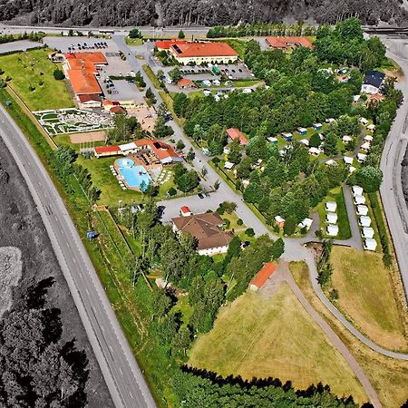 Björkbackens Stugby i Vimmerby Hotell Exteriör bild